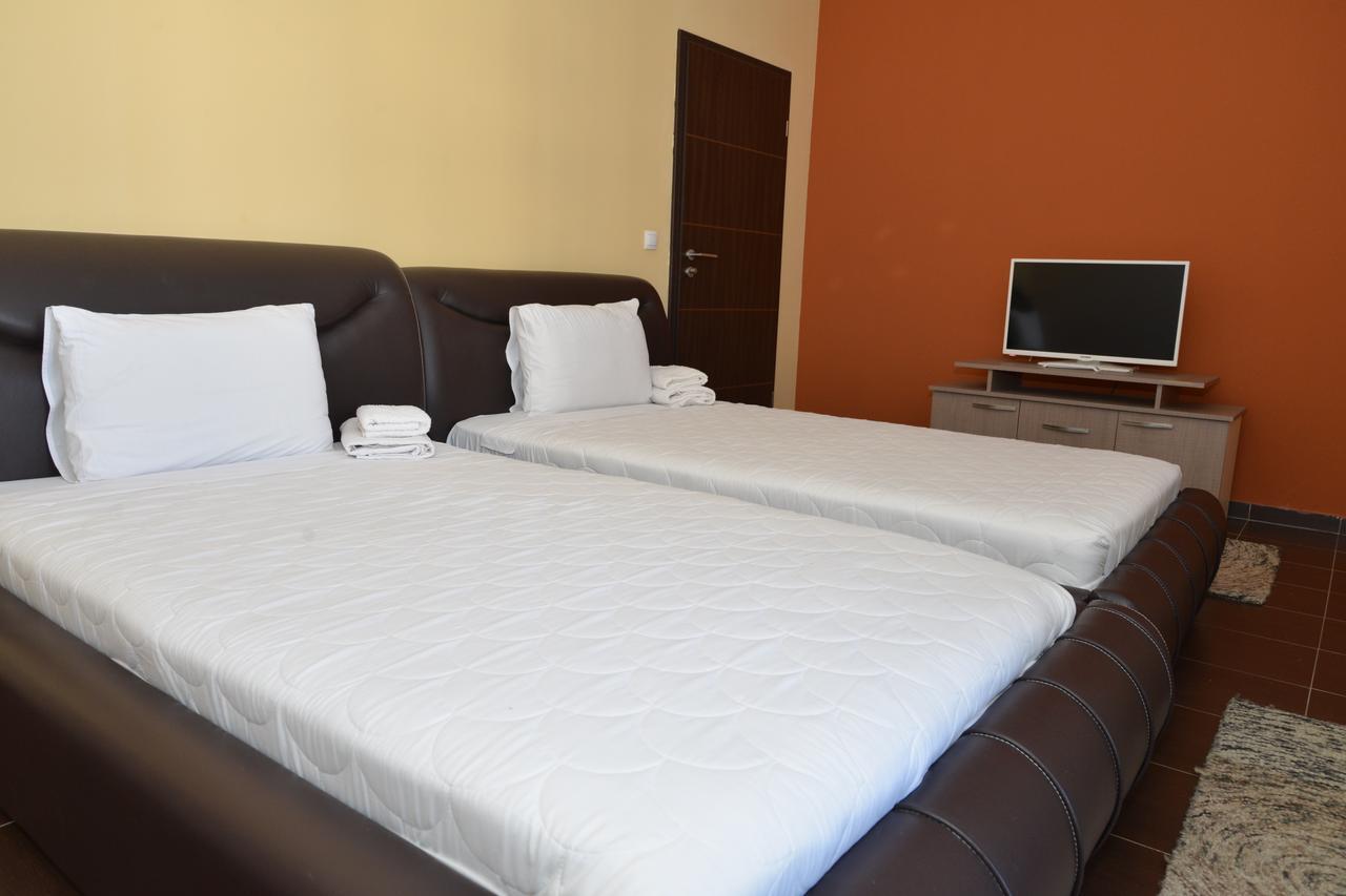 Hotel Konstantin Laplje Selo Buitenkant foto