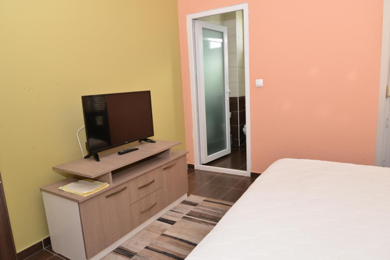 Hotel Konstantin Laplje Selo Buitenkant foto