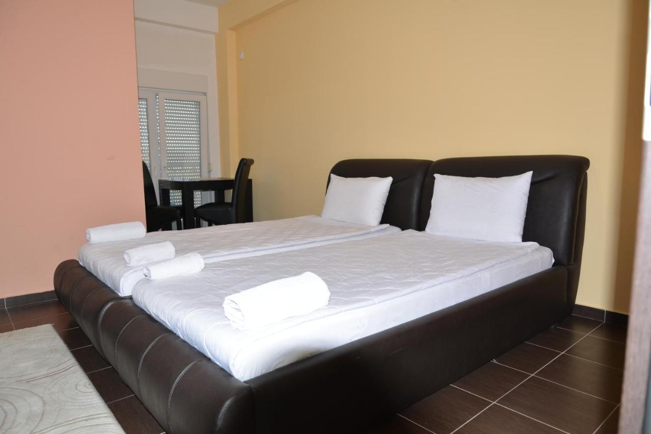 Hotel Konstantin Laplje Selo Buitenkant foto